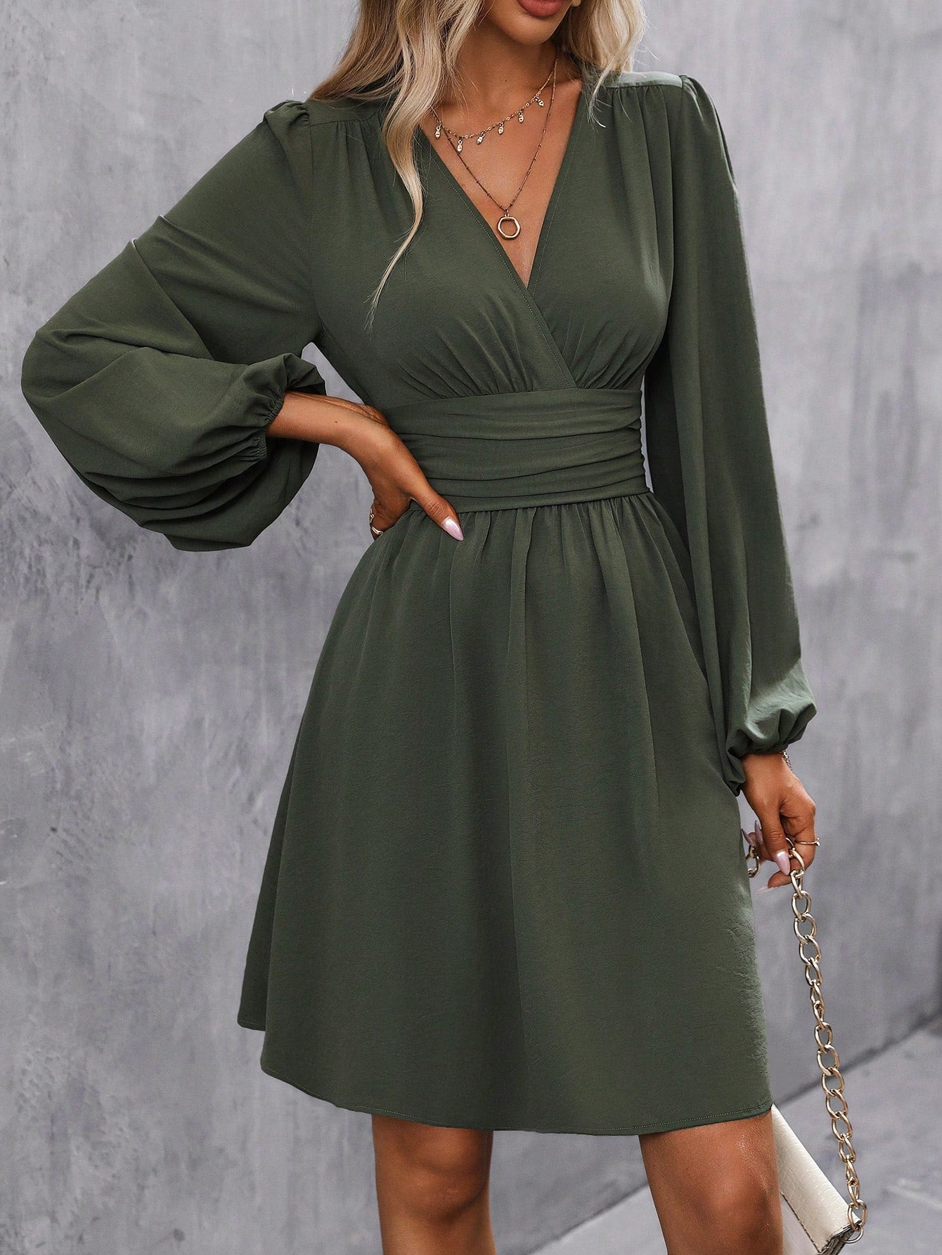 Bella - Elegant Pleated Midi Dress