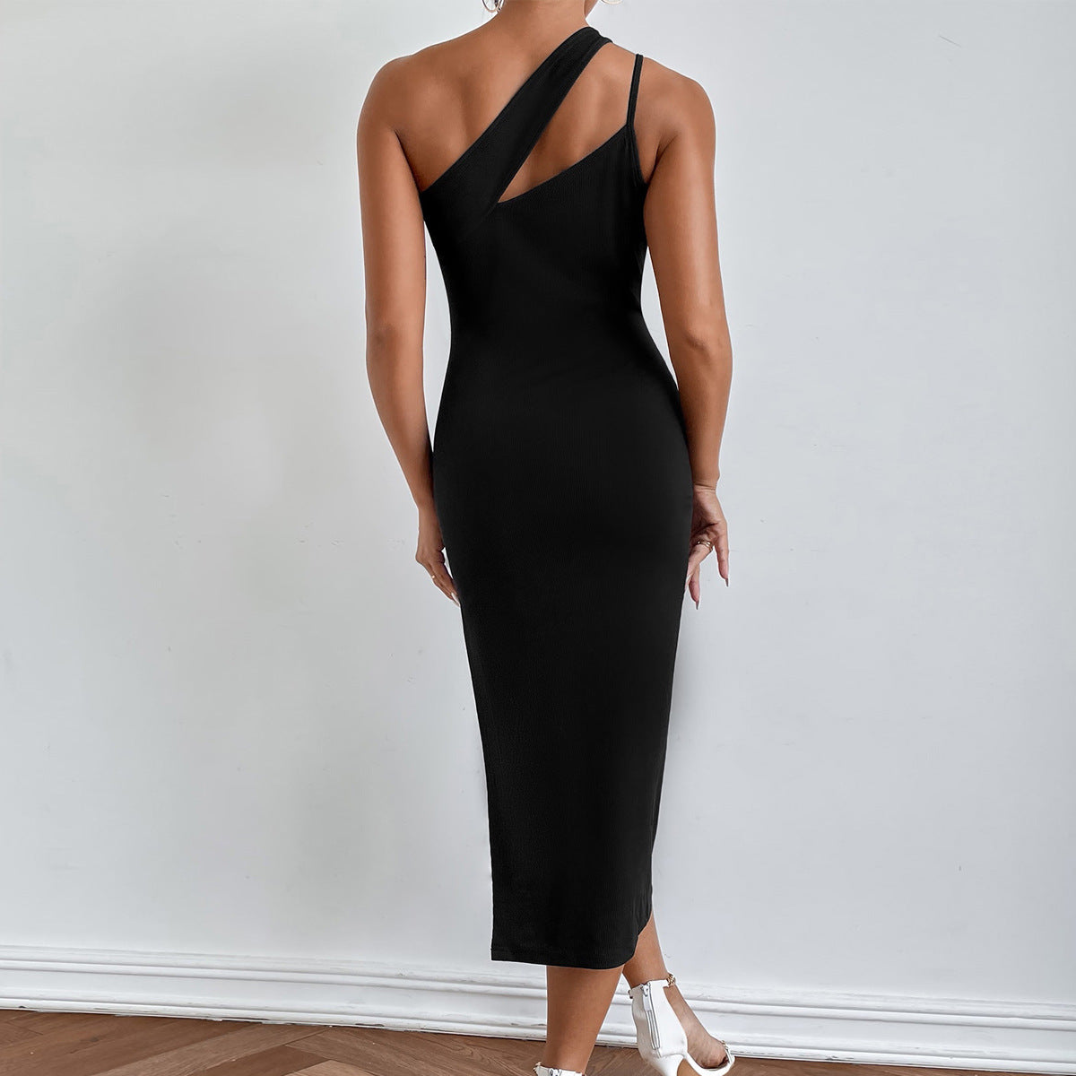 ONE-SHOULDER BLACK BACKLESS DRESS