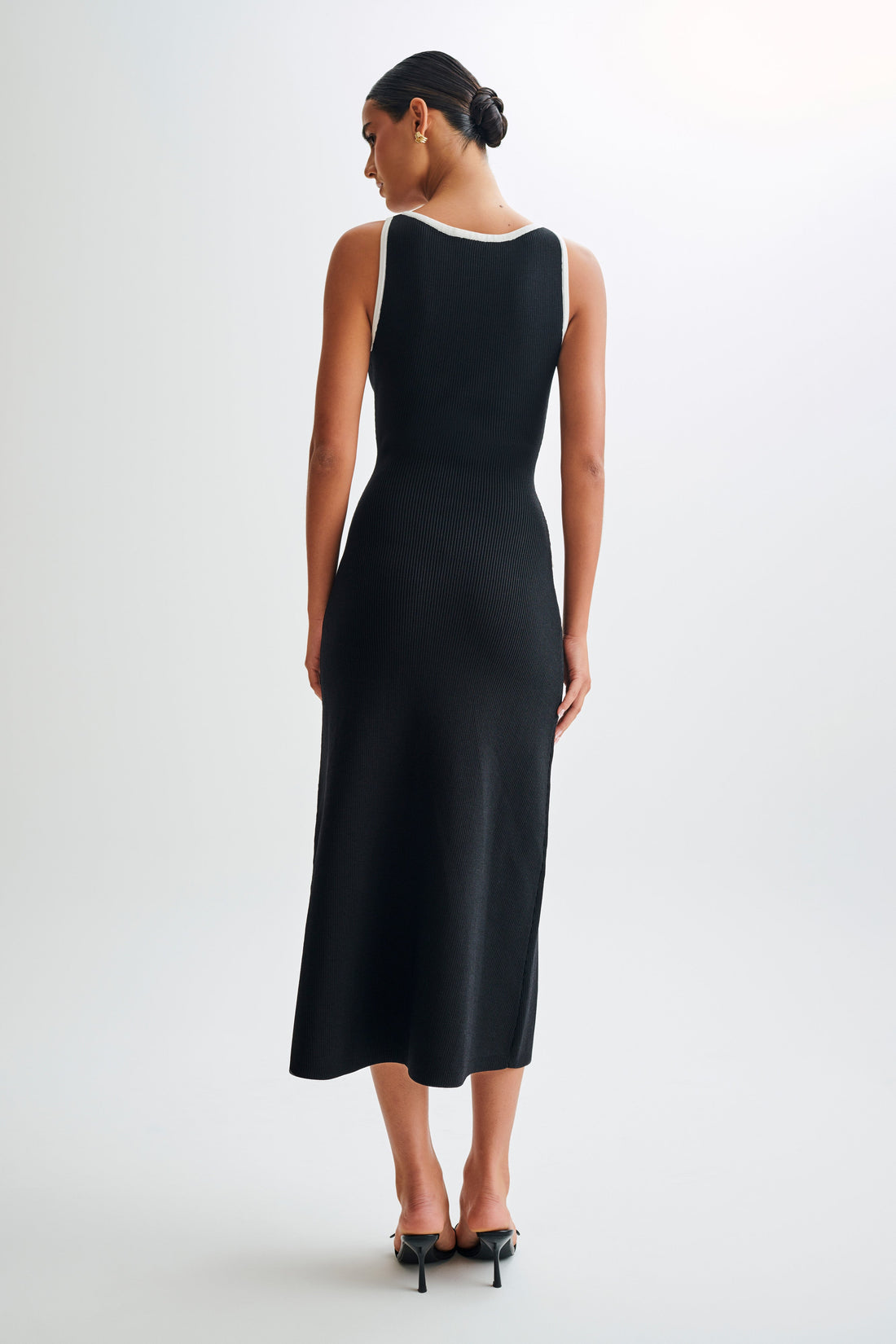 Chic Buttoned Knit Dress