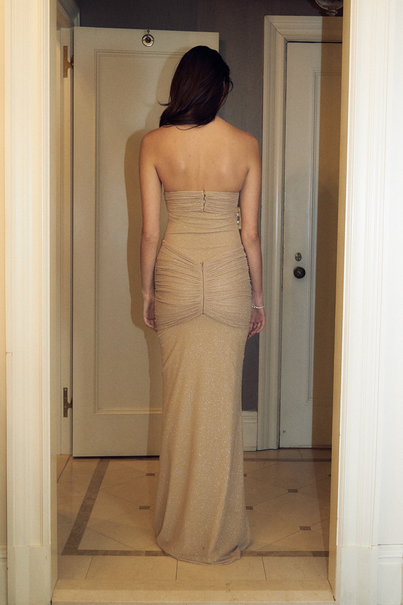 Elegant Strapless Shiny Backless Dress