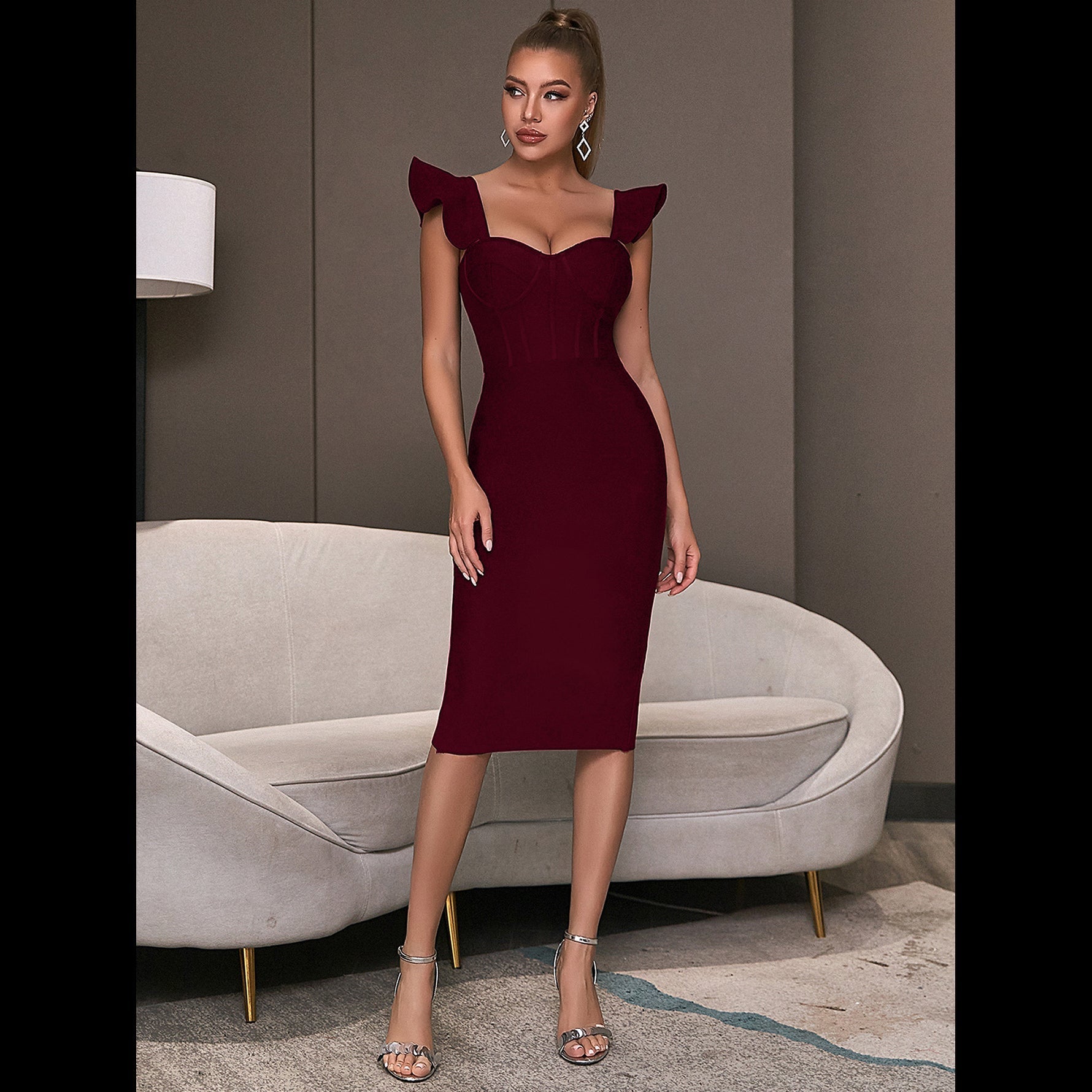 Elegant hip-hugging bandage dress