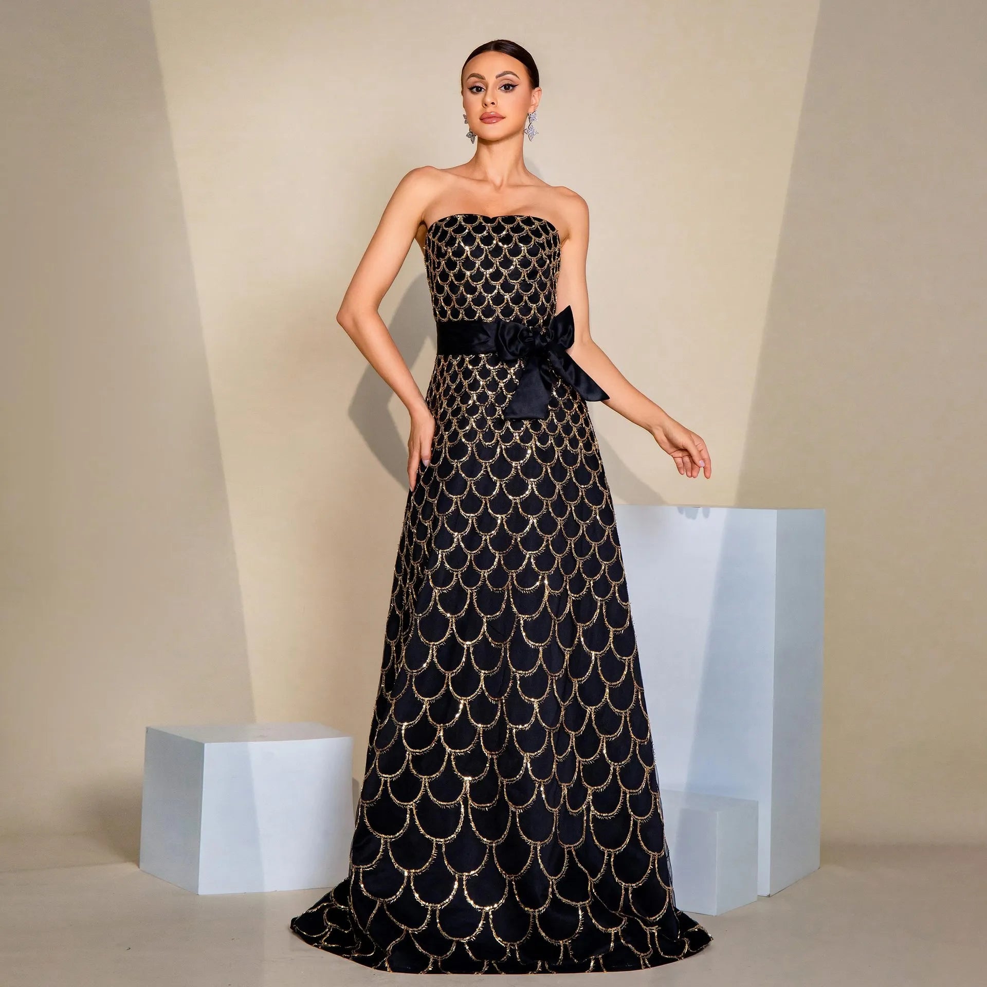 CHELYA ELEGANT BLACK MAXI DRESS