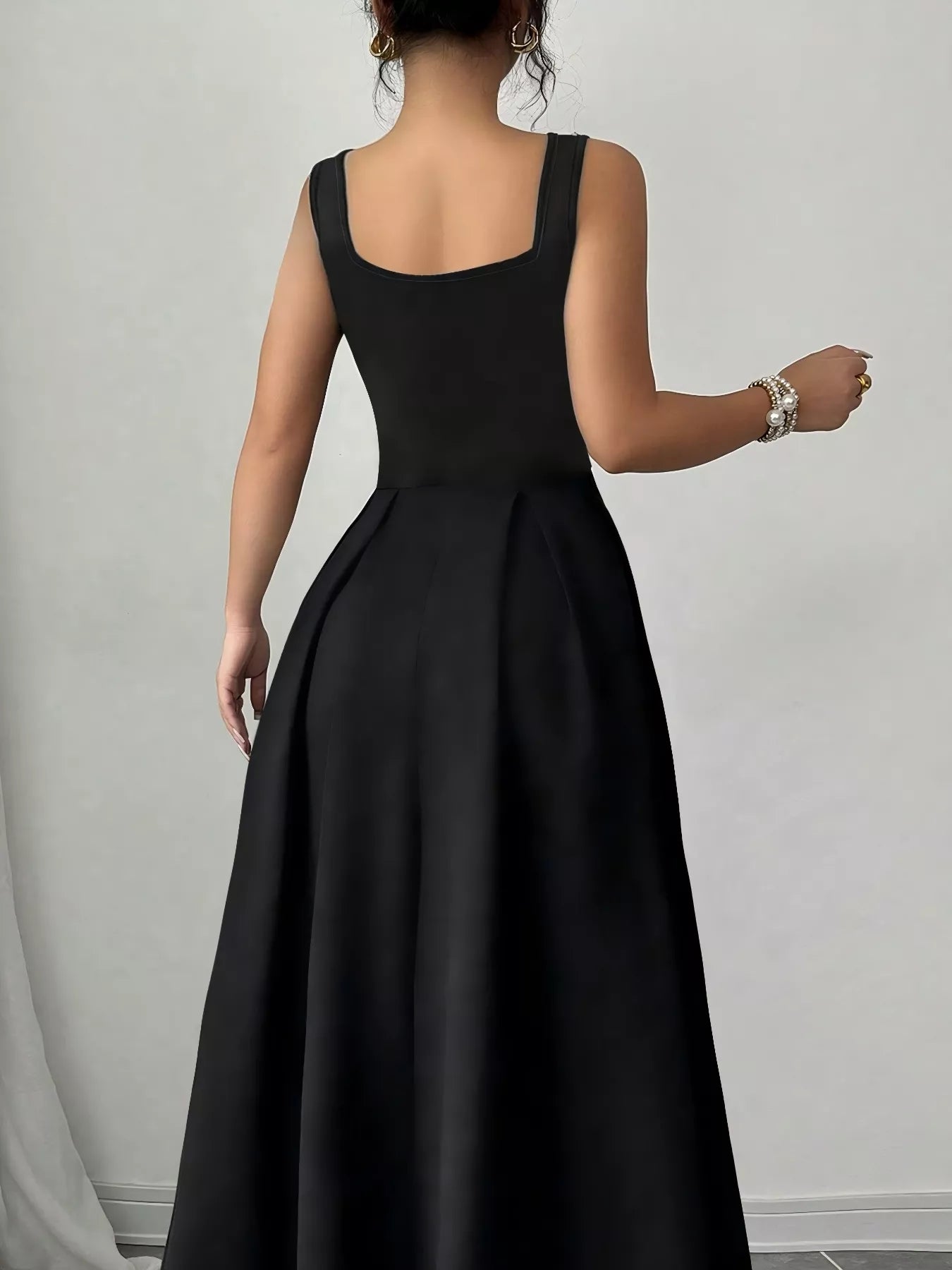 Sleeveless A-Line Maxi Dress with Square Neckline