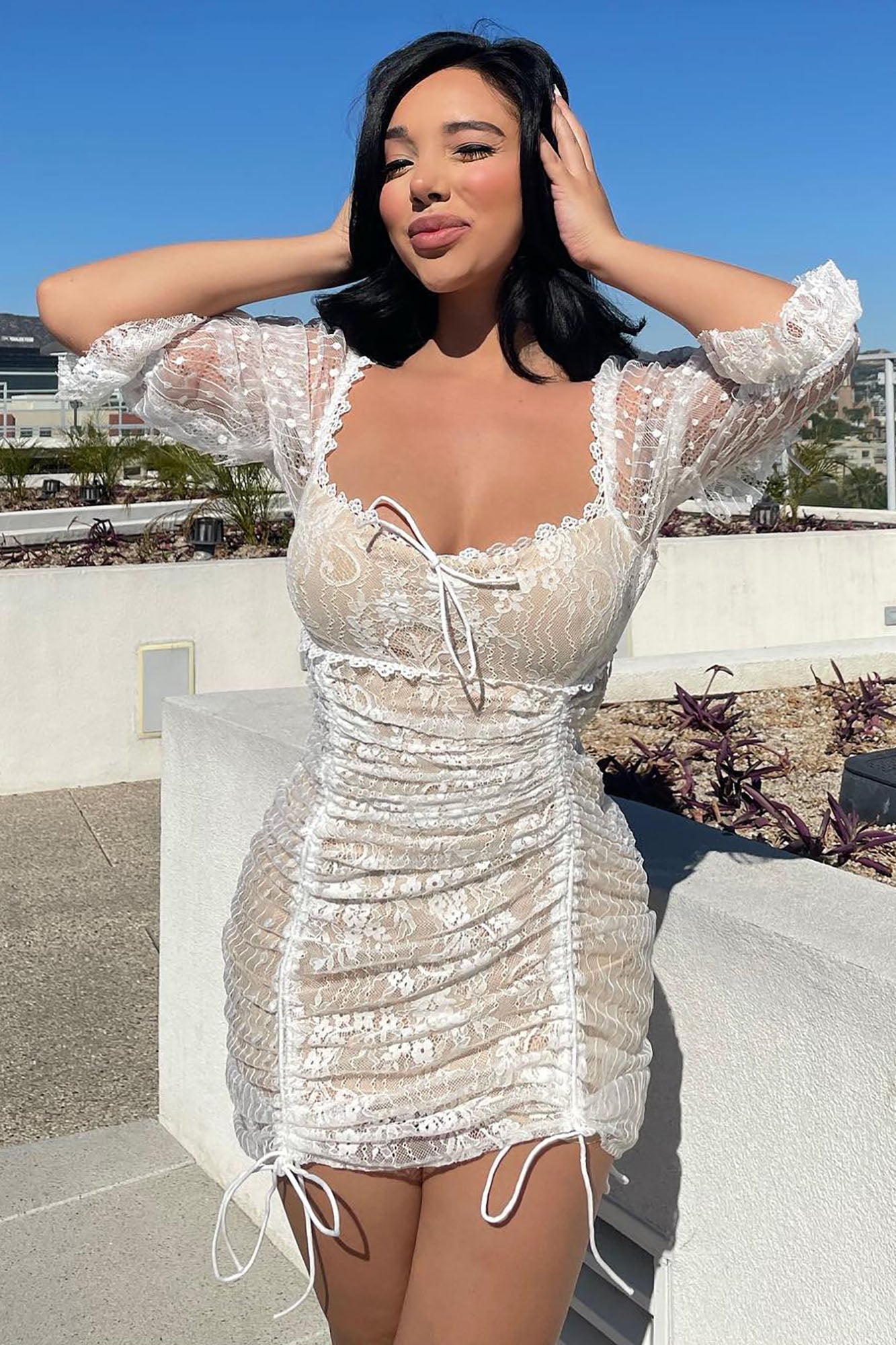 Chic Celeb choice Mini Lace Short-sleeved Dress-White