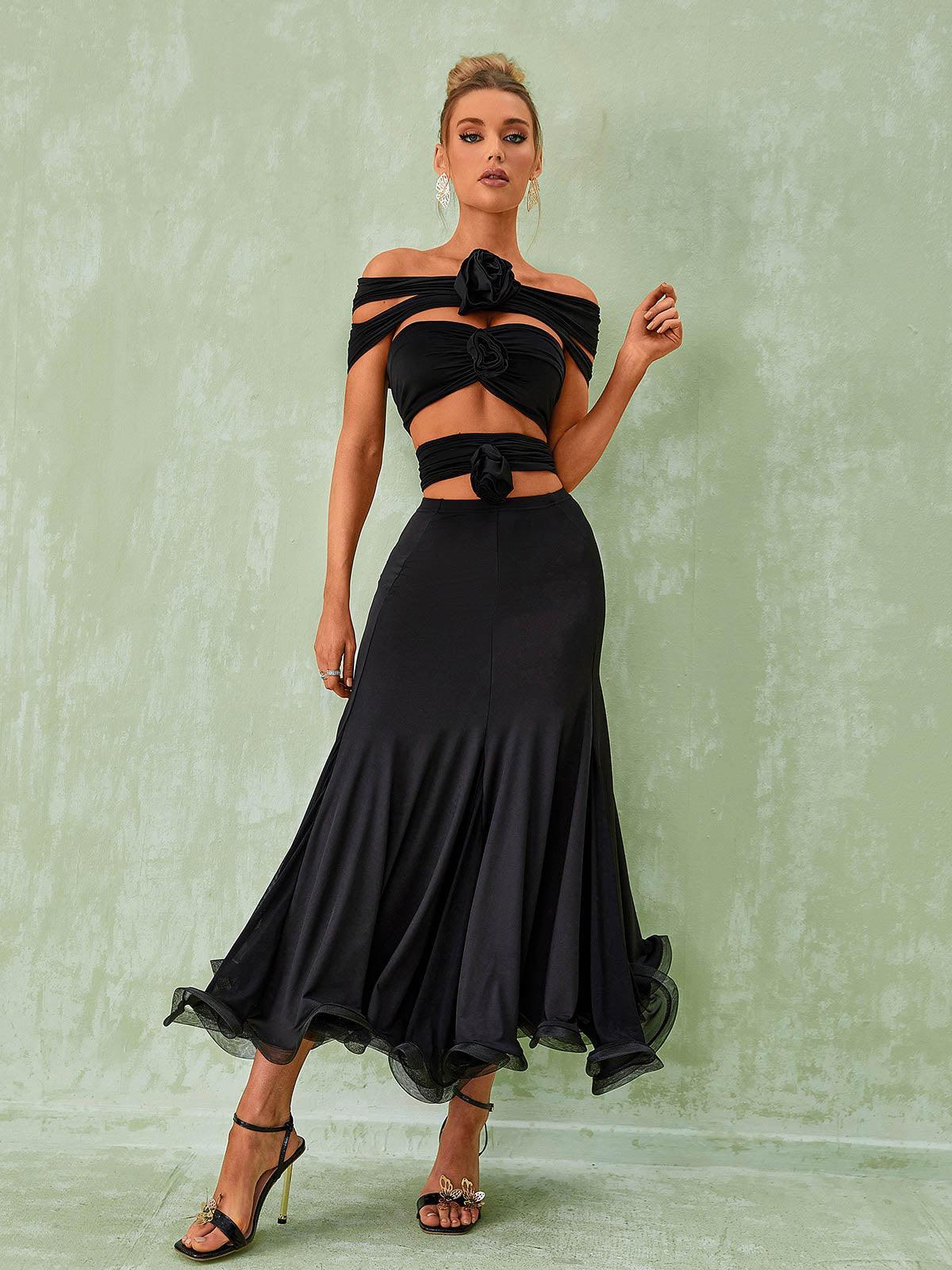 Elegant black maxi skirt with ruched and curling details. Flattering and versatile, perfect for any occasion. 100% polyester, easy care.