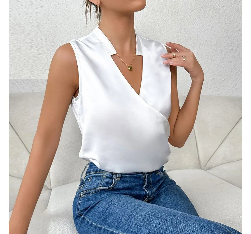Mia – Elegant Sleeveless Top