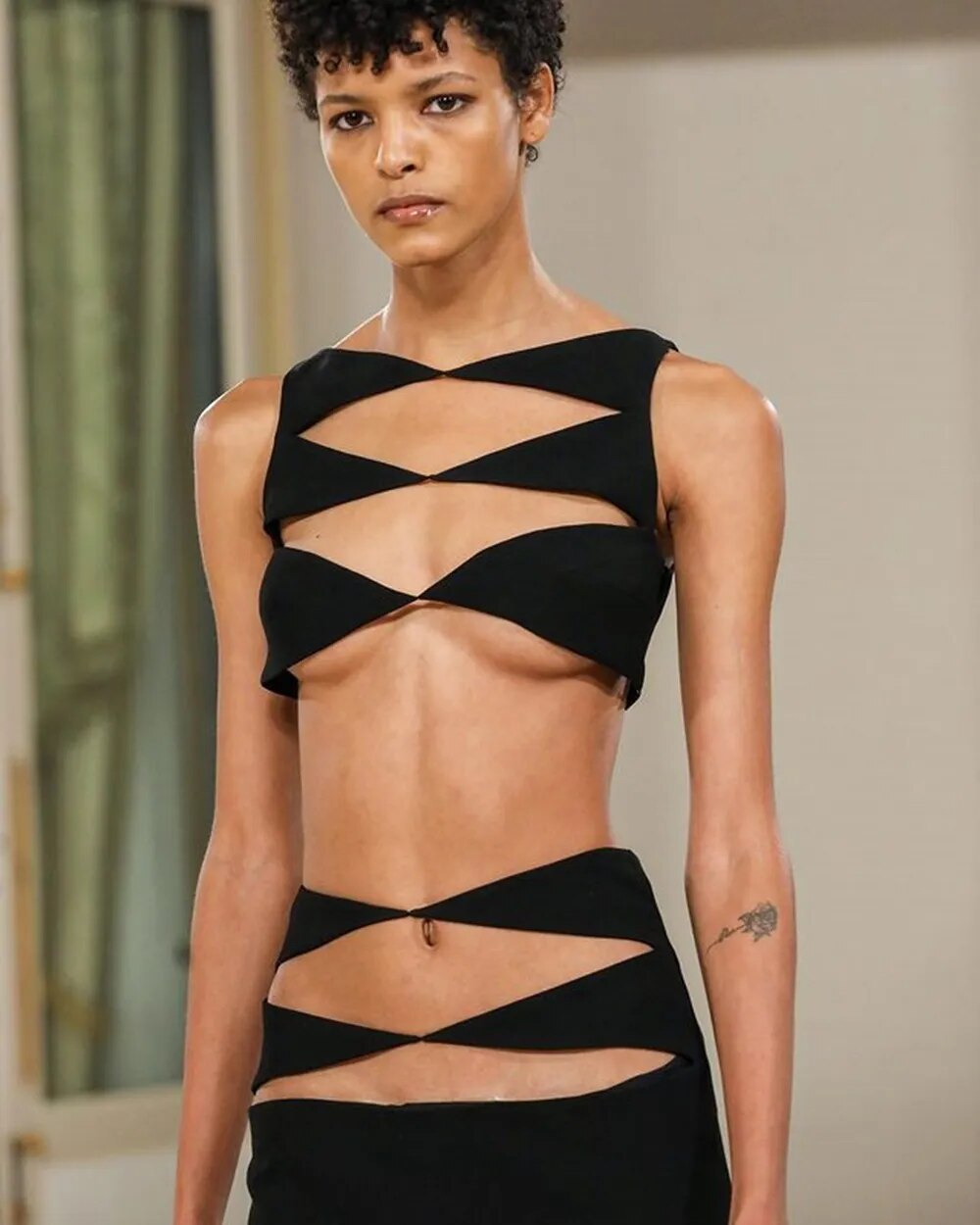 CHARMING CUTOUT ELITE HOLLOW DRESS