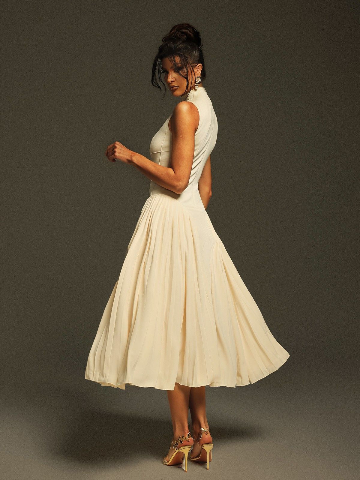 Thota Sleeveless Ruched Midi Dress