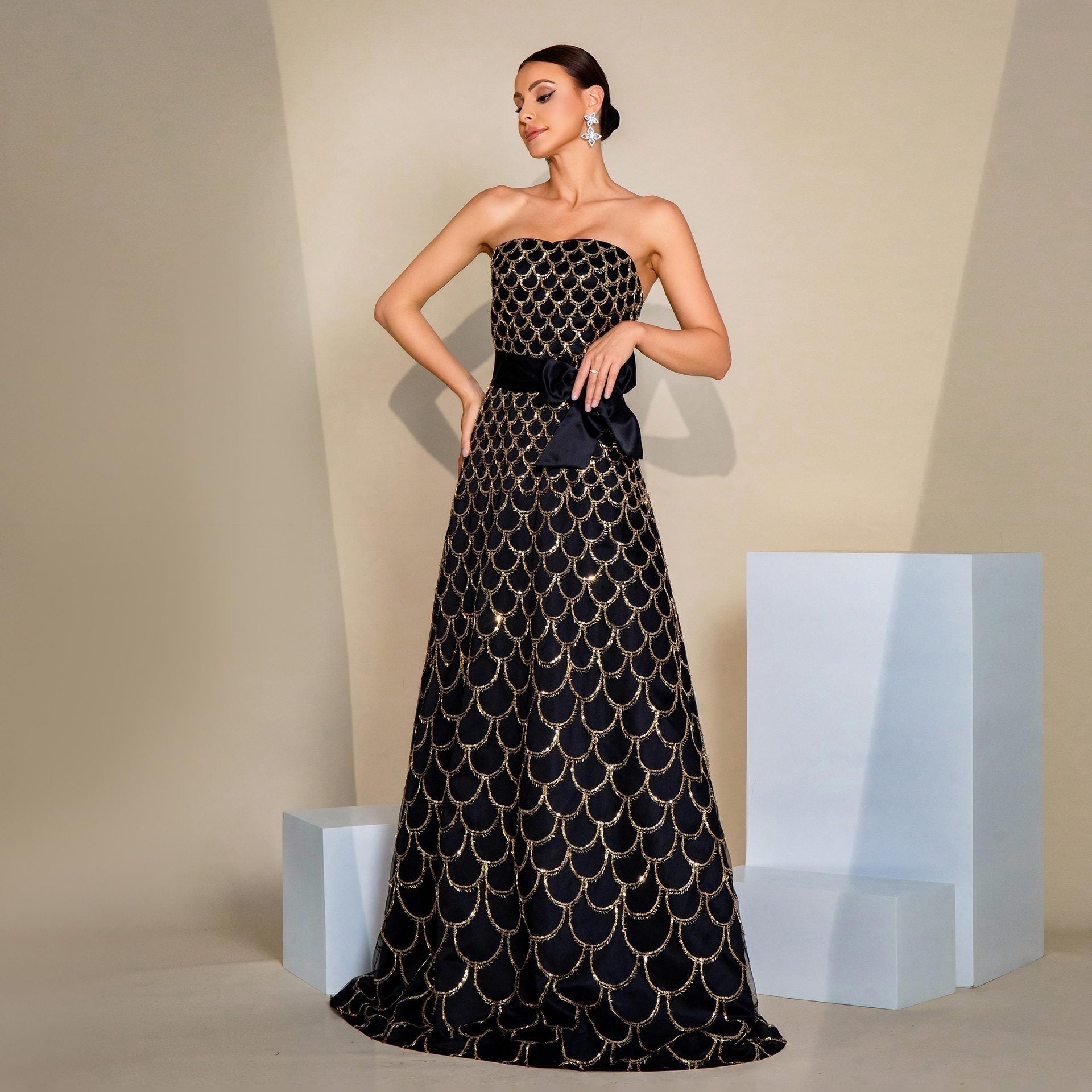 CHELYA ELEGANT BLACK MAXI DRESS