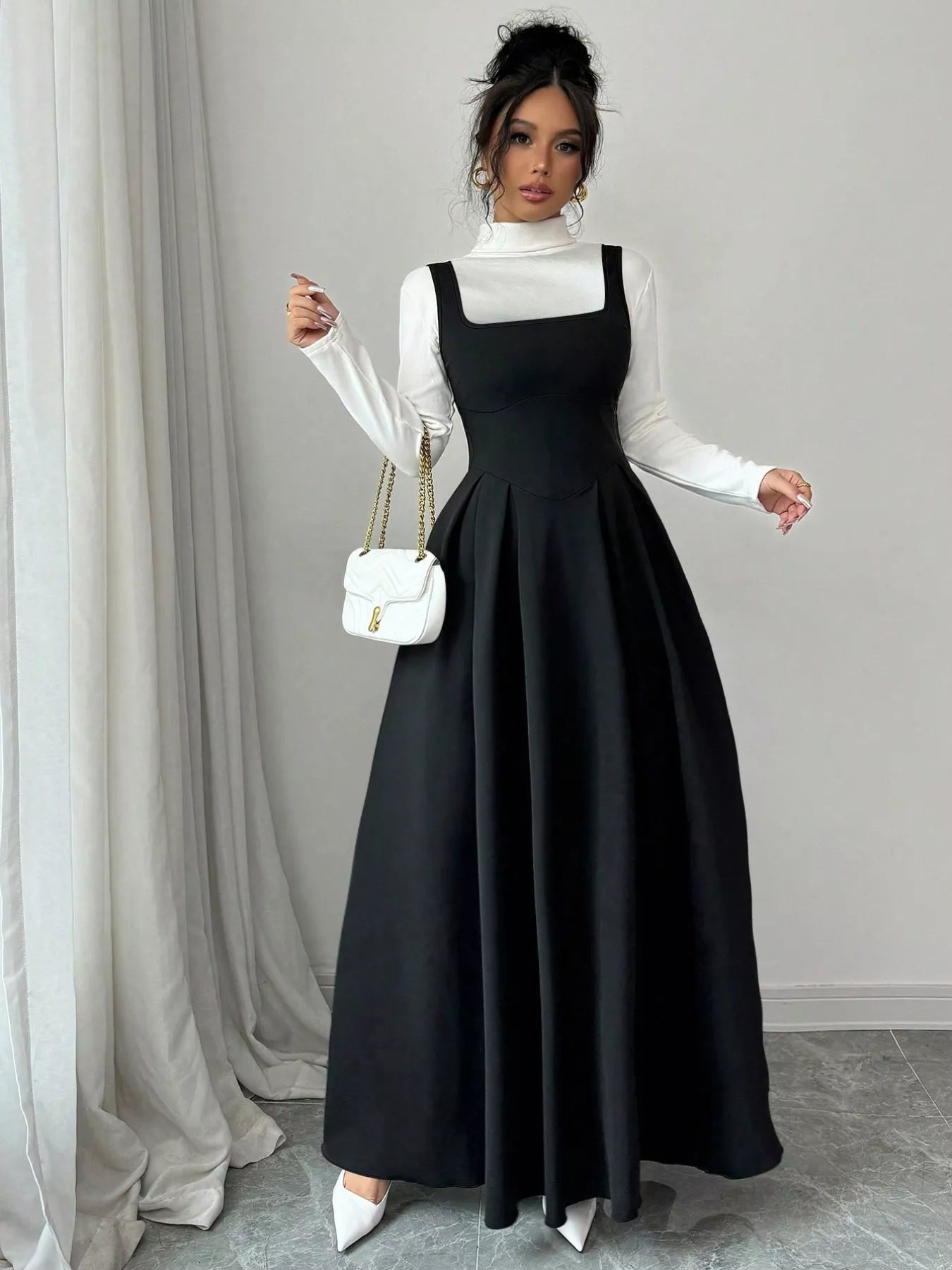 Sleeveless A-Line Maxi Dress with Square Neckline