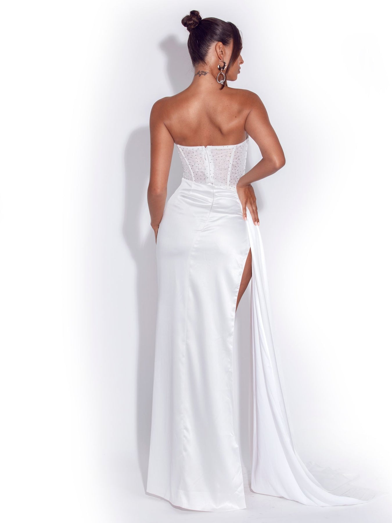 Elite Evening Dress With Bra And Diamond Ironing -White